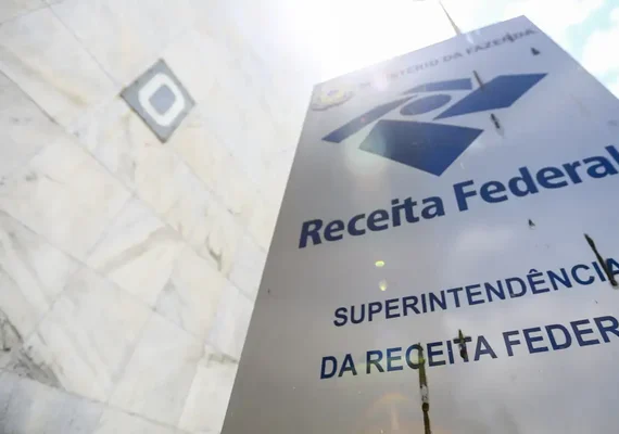 Receita esclarece boatos e nega aumento de IR para professores após reajuste