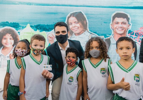 JHC lança Bolsa Escola Municipal, que atenderá mais de 53 mil estudantes de Maceió