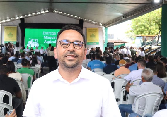 Unicafes marca presença na entrega de novas máquinas agrícolas em Alagoas