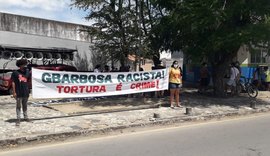 Manifestantes pedem justiça por jovem negro agredido em supermercado de Maceió
