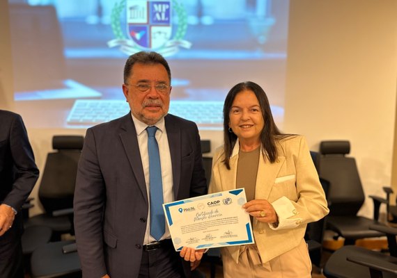 Deputada Fátima Canuto recebe menção honrosa do MP por atuação na busca por desaparecidos em Alagoas