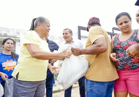 Distribuição de 28 toneladas de peixe atende 13 mil famílias em Palmeira dos Índios
