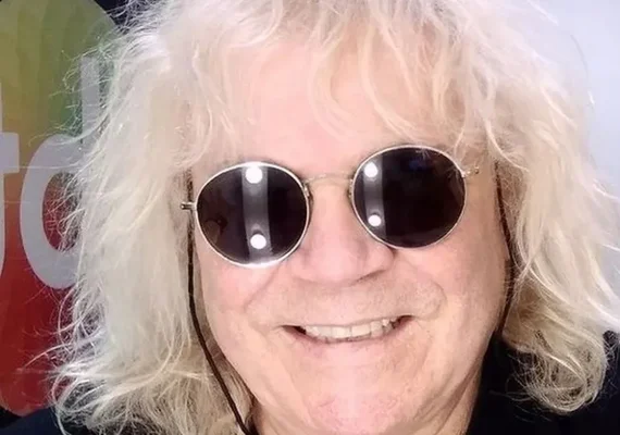 Cantor Ovelha passa por cirurgia cardíaca de emergência