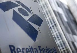 Receita alerta para golpes com taxa falsa sobre Pix
