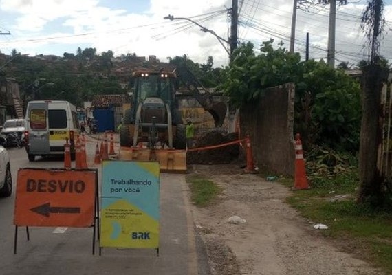 Vazamento interdita parcialmente a Rua Marquês de Abrantes até quinta-feira