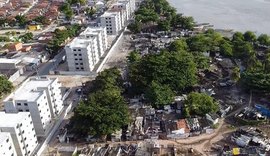 Homem é preso após ser flagrado furtando materiais de obra da prefeitura na Orla lagunar