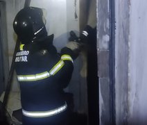 Gás de cozinha pega fogo e teto de residência desaba após incêndio no bairro do Poço