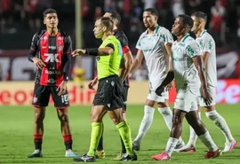 CBF define árbitro polêmico para CRB x Avaí pela Série B em Florianópolis