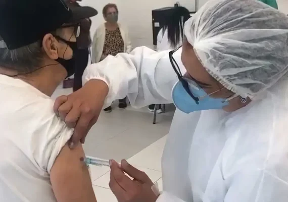 Fiocruz mantém alerta para alta de casos graves de covid-19