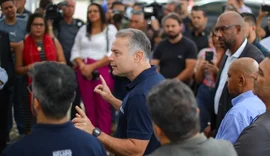 Na “boleia” de caminhão, ministro desbrava o Brasil para conquistar AL