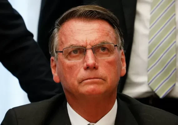 Bolsonaro gastou R$ 13,7 mi em hotéis e usou cartão corporativo em sorvetes
