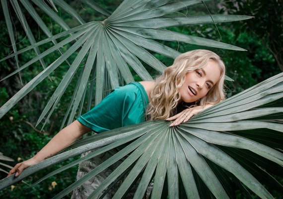 Angélica anuncia seu mais novo programa: Simples Assim