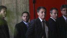 Bolsonaro reúne-se com ministros do TSE na sede do tribunal