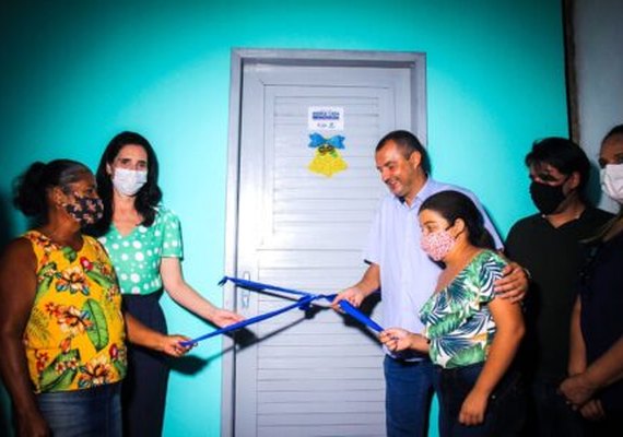 Prefeitura de Campo Alegre entrega mais 06 casas pelo programa Minha Casa Renovada