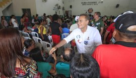 Senador Renan participa de encontro com pescadores em Piaçabuçu