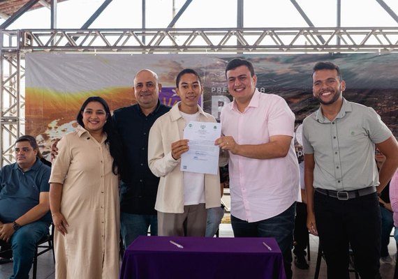Prefeitura de Rio Largo empossa 60 servidores e paga reajuste retroativo