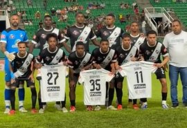 Time de goleiro Bruno homenageia jogadores presos por estupro
