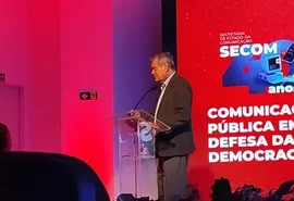 Lessa enfrenta a “dor” e tem legado reconhecido nos 40 anos da Secom