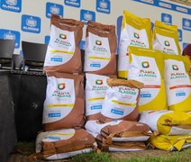 Seagri entrega 3 toneladas de sementes e garante plantio em Piaçabuçu