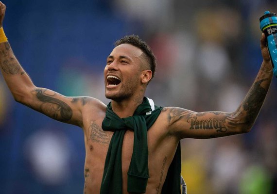 Imprensa estrangeira ataca Neymar: Palhaço e ator