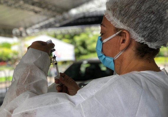 Segunda dose da Astrazeneca é antecipada em Maceió