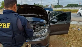 Homem é preso com carro furtado e sinais adulterados em Rio Largo