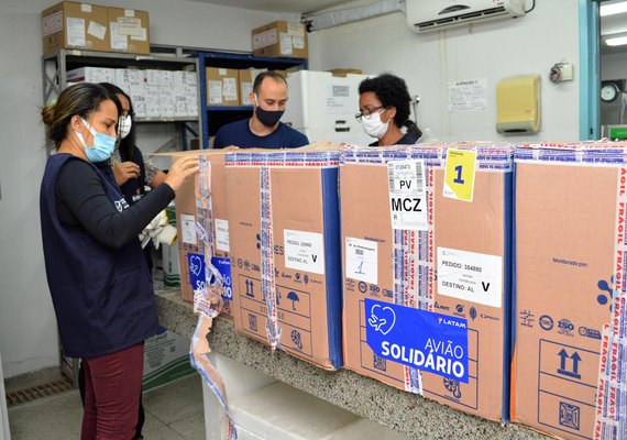 Alagoas recebe mais de 110 mil doses de imunizantes contra Covid-19 hoje (26)