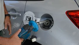 Preço da gasolina diminui e do diesel aumenta para distribuidoras