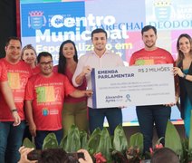 Alexandre Ayres garante R$ 2 milhões em emendas parlamentares para tratamento de autistas