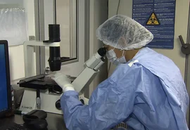 Como cientistas 'curaram' infectados com HIV