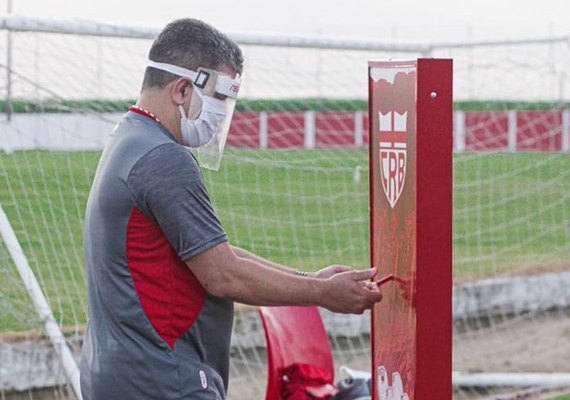 Quatro atletas do CRB testaram positivo para Covid-19