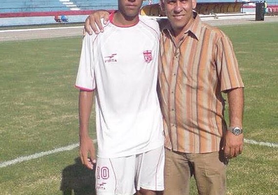 Firmino completa 27 anos no auge da carreira