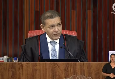 Corregedor libera canal de Janones e cassa ordem de Nunes Marques