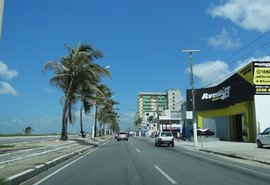 Colisão de carro na parte baixa de Maceió deixa dois feridos