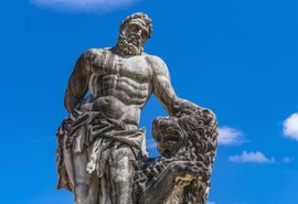 Estátua monumental de 2.400 anos é desenterrada na Turquia