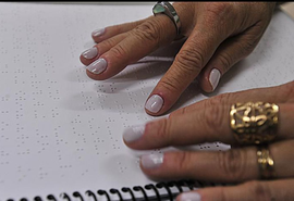 Dia Mundial do Braile chama atenção para inclusão na escrita e leitura