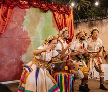 Companhia Maria Mariá leva teatro gratuito a escola no Benedito Bentes