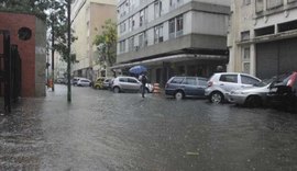 Chuva provoca 77 pontos de alagamento em SP e interdita Marginal Tietê