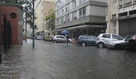 Chuva provoca 77 pontos de alagamento em SP e interdita Marginal Tietê