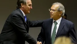 Paulo Guedes sob pressão para aumentar o valor do Auxílio Brasil