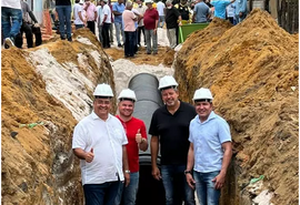 Arthur Lira vistoria obras de saneamento e drenagem em São Miguel dos Campos