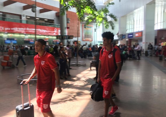 Wellington Carvalho fratura nariz e não joga contra Coritiba