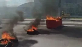 VÍDEO: Moradores do Benedito Bentes bloquearam avenida em protesto contra cobrança abusiva de água