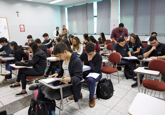 Senado aprova inclusão da educação financeira no currículo escolar