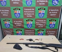 Homem ameça crianças com armas por baralho e é preso em AL