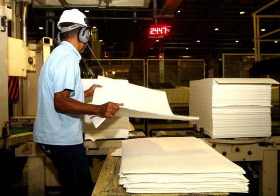 Produção industrial no Nordeste cai 0,8% segundo pesquisa do IBGE