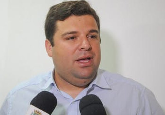 Prefeito em exercício diz ser contra aumento de passagem de ônibus em Maceió