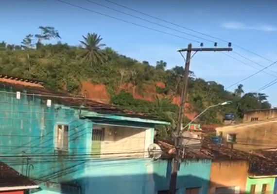 Rio Jacuípe transborda e atinge 'teto' das casas; imagens impressionam