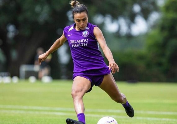 Marta renova contrato com time americano até 2022