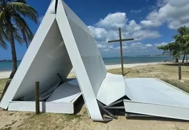 Ventania derruba tradicional Capelinha do Jaraguá, em Maceió
